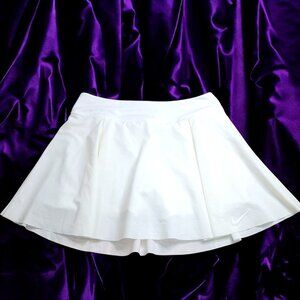 Nike Women’s White Tennis Golf pickleball tennis Skirt Skort Built-In Shorts